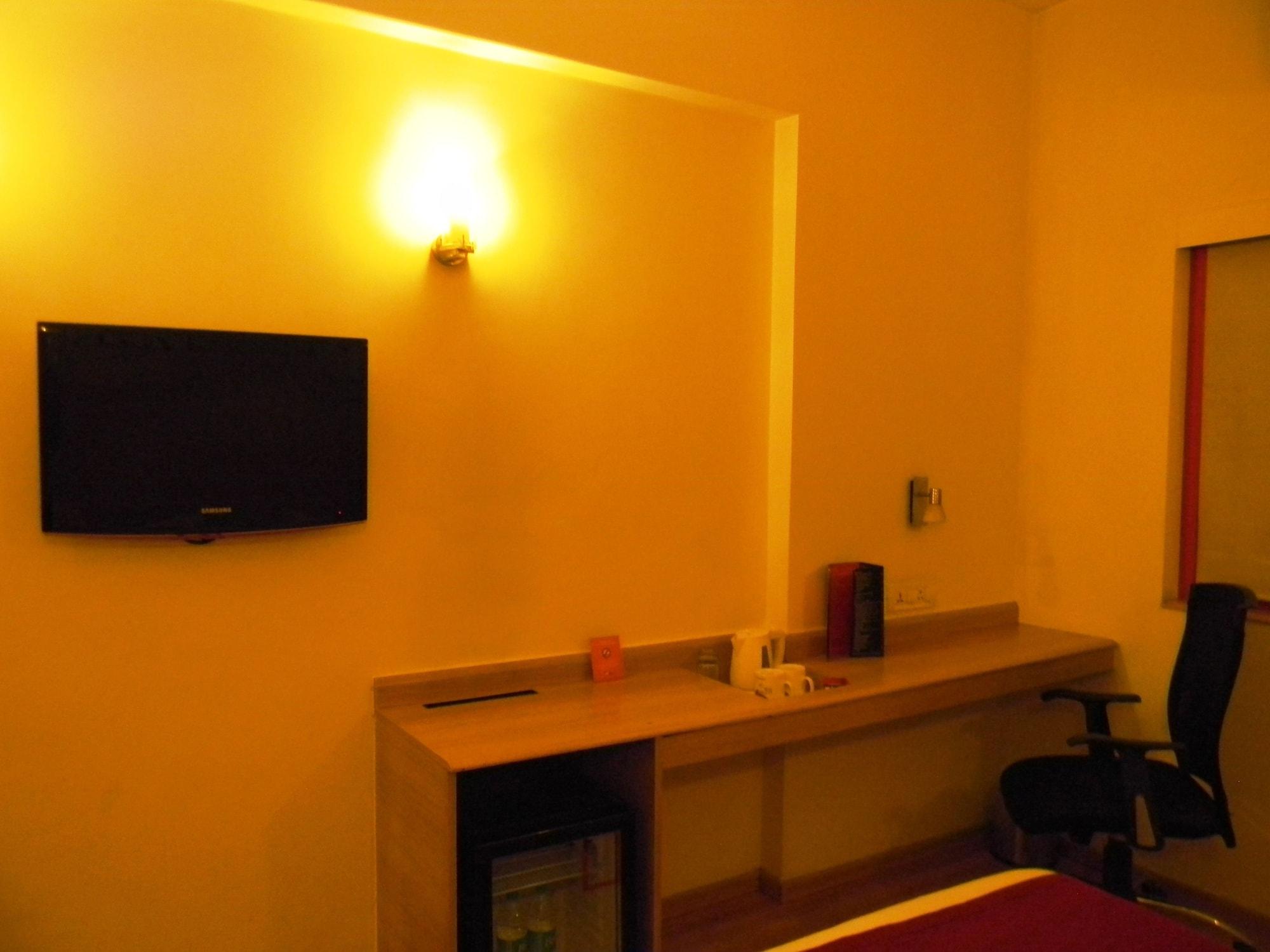 Red Fox By Lemon Tree Hotels, East Delhi Exterior photo