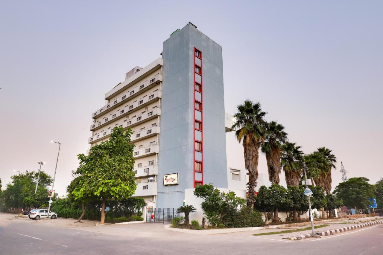 Red Fox By Lemon Tree Hotels, East Delhi Exterior photo