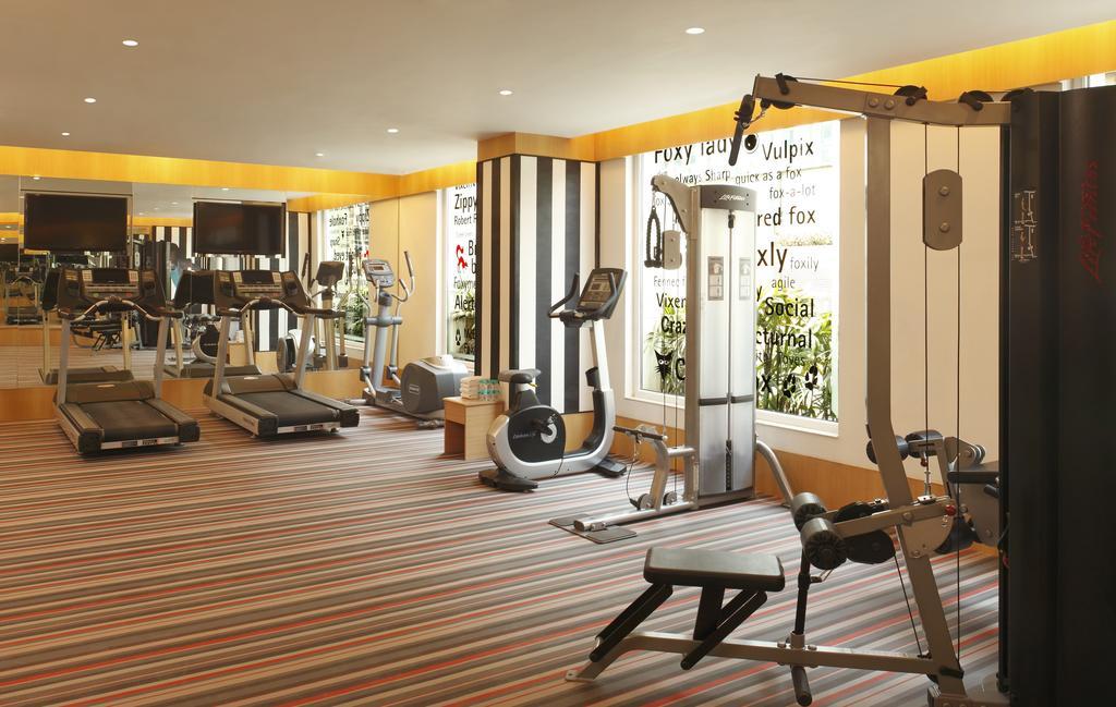 Red Fox By Lemon Tree Hotels, East Delhi Exterior photo